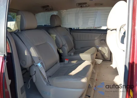 2010 Toyota Sienna Xle z USA, uszkodzony, nr VIN 5TDYK4CC9AS336884